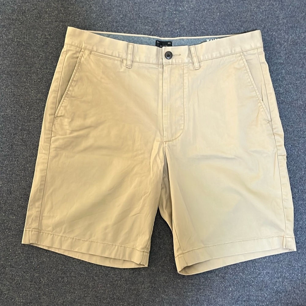 J. Crew Men’s 9” Stretch Chino Shorts Khaki size 32”